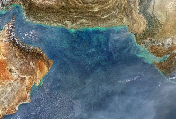 Vùng biển Arab đẹp vô cùng với những sắc thái khác nhau qua bức ảnh vệ tinh của NASA.