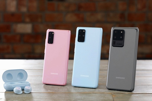 Galaxy S20, S20+, S20 Ultra có giá bán lần lượt 999 USD, 1.199 USD và 1.399 USD, mức giá dự kiến ở Việt Nam thấp nhất là 21 triệu đồng. Tuy chưa phải là mức giá chính thức nhưng đây được xem là mức giá kỷ lục cho một thiết bị cao cấp mang thương hiệu Samsung. Ảnh: phonearena