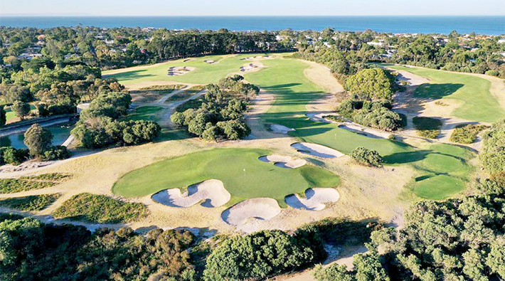 7. Royal Melbourne (West): Sân Royal Melbourne là sân golf 36 lỗ ở Úc, nằm ở Black Rock, Victoria, ngoại ô phía đông nam Melbourne. Các sân phíaTây và Đông của nó lần lượt được xếp hạng số 1 và 6 tại Úc. Sân phía tây (West) được xếp hạng trong top 100 sân golf hàng đầu trên thế giới.