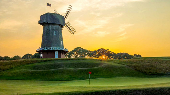 5. National Golf Links of America: là một sân golf kiểu liên kết uy tín ở Southampton, New York, nằm trên Long Island giữa Câu lạc bộ Golf Shinnecock Hills và Vịnh Peconic. Mặc dù sân golf được ghi nhận để tổ chức Walker Cup ban đầu vào năm 1922, mà Hoa Kỳ đã giành được 8 và 4, nhưng nó chưa bao giờ tổ chức một giải vô địch golf dành cho nam giới lớn. Walker Cup một lần nữa được tổ chức tại National 2013. Câu lạc bộ tư nhân được gọi là "sân golf nhanh nhất nước Mỹ" do tính chất độc quyền của nó.