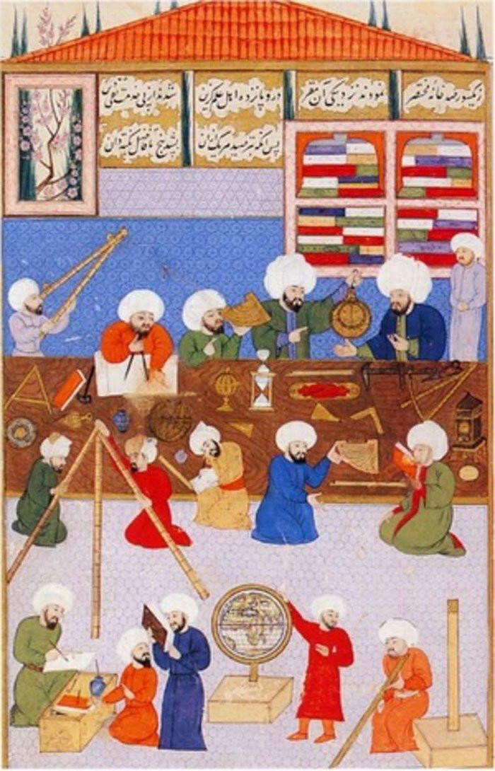 Dự án đầu tiên về không gian được thực hiện tại Iraq từ thế kỉ thứ 9 Sau Công Nguyên. Ý tưởng xây đài quan sát không mới mẻ, nhưng đây dự án khoa học đầu tiên do nhà nước bảo trợ. Các nhà nghiên cứu chưa biết chính xác dụng cụ được sử dụng trong đài quan sát al-Shammasiyya. Chúng có thể bao gồm một đồng hồ Mặt Trời, dụng cụ đo độ cao thiên thể và thước đo độ đặt trên tường để tính chính xác vị trí của thiên thể trên bầu trời.
