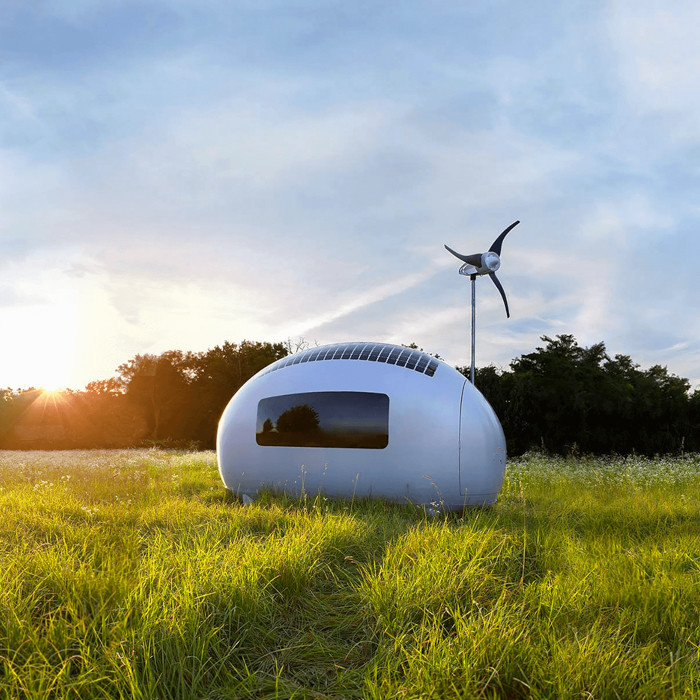 Ecocapsule thân thiện với môi trường do sử dụng toàn nguồn năng lượng tự nhiên (Mặt Trời, gió) và thu thập nước mưa, sau đó lọc để sử dụng