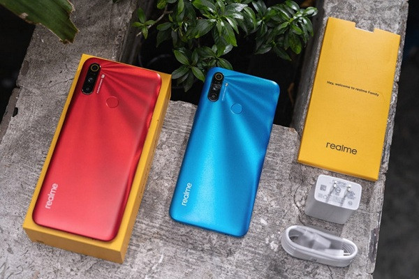 Realme C3 là một trong những smartphone rẻ nhất hiện nay có 3 camera sau, trong đó, camera chính 12 MP, 2 camera phụ độ phân giải 2 MP dùng để đo độ sâu trường ảnh, chụp xoá phông và chụp macro.