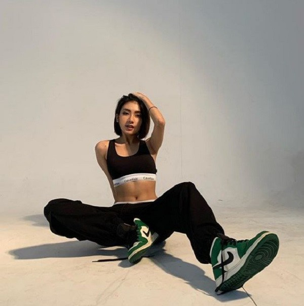 Rachel tham dự chương trình tuyển chọn thành viên cho nhóm nhạc nữ JKT48 vào năm 2014, tuy nhiên hành trình đến với âm nhạc không như ý muốn.
