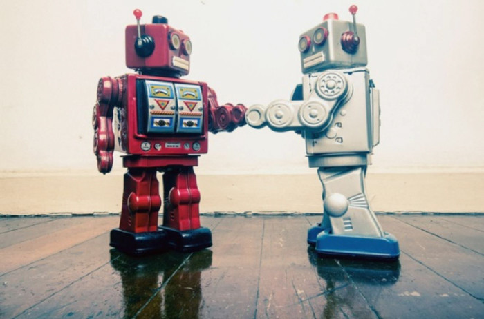 Dự án DeepMind của Google đã phát triển một AI có thể hoạt động với các AI khác trong các trò chơi nhiều người chơi như Quake III Arena để giành chiến thắng trong trận đấu. Điều này cho thấy AI đang dần phát triển để có thể hoạt động với tinh thần đồng đội cao, một tính năng khá nguy hiểm.