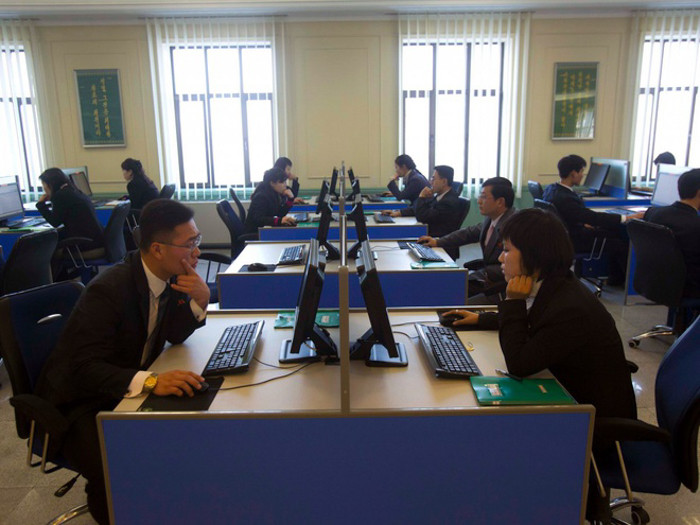 Mạng Internet tồn tại ở Triều Tiên nhưng quyền truy cập cực kỳ hạn chế, chủ yếu dành cho giới thượng lưu và người nước ngoài. Hầu hết người dân Triều Tiên chỉ được truy cập mạng Internet nội bộ được gọi là Kwangmyong, hoàn toàn không kết nối với thế giới bên ngoài. Trang web mà họ truy cập chủ yếu là đến từ các tổ chức, chính quyền.