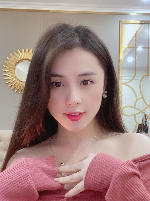 Hiện tại, nữ game thủ đang sở hữu fanpage gần 800.000 người đăng ký theo dõi và 300.000 người theo dõi trên trang cá nhân.