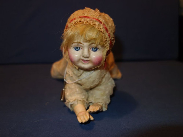Từ đó, những con búp bê đáng sợ ra đời và người đầu tiên làm ra chúng là Robert J. Clay vào ngày 14/3/1871. Người đàn ông này từng mô tả những con búp bê này là món đồ chơi giải trí tuyệt vời được sản xuất với chi phí thấp.