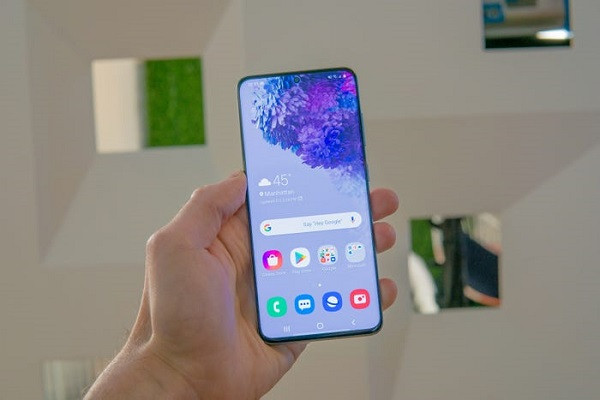 Cảm biến vân tay trong màn hình: Apple đã sử dụng Face ID thay thế cho cảm biến vân tay từ dòng iPhone X. Các thiết bị Galaxy S20 của Samsung và kể cả S10 đều có cảm biến vân tay trong màn hình, cho phép người dùng lựa chọn mở khóa thiết bị của mình thông qua nhận dạng vân tay hoặc nhận diện khuôn mặt. Ảnh: BI