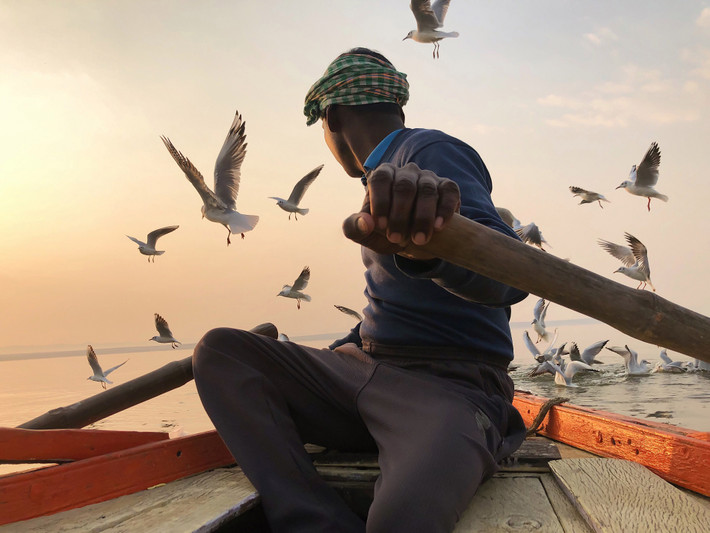 "Miễn phí từ quá khứ" của tác giả Kristian Cruz chụp tại Varanasi, Ấn Độ trên iPhone X, giải nhất hạng mục Du lịch.