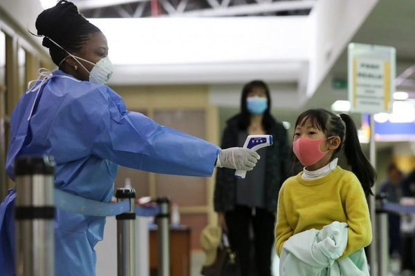 Việc dùng súng đo nhiệt kiểm tra thân nhiệt đã trở thành thói quen của người Trung Quốc mỗi ngày bởi vậy dường như ai cũng cần sở hữu. WHO cũng cho biết sàng lọc thân nhiệt có thể làm giảm nguy cơ lây lan virus corona chết người, và điều này làm tăng nhu cầu về sản phẩm này, dẫn đến thiếu hụt nguồn cung trên toàn thế giới.
