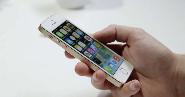 Hiện tại, nhiều cửa hàng cho biết họ đã ngừng kinh doanh iPhone 5S bởi đây là dòng máy đã khá lâu, chất lượng linh kiện không còn đảm bảo, chi phí sửa chữa, bảo hành thiết bị cao. Bên cạnh đó iPhone 5S cũng không còn nhận được sự hỗ trợ của Apple về cập nhật hệ điều hành.