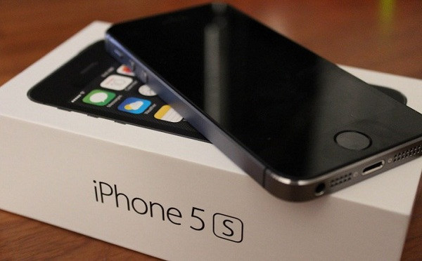 Chưa kể, phần lớn những chiếc iPhone được bán tràn lan không phụ kiện có thể đều là loại nhập về không rõ nguồn gốc, nhằm lừa gạt những khách hàng không có kinh nghiệm, ham rẻ.