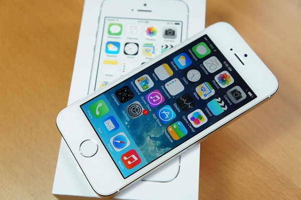 Bạn chỉ nên mua lại iPhone 5S bị mất vân tay trong trường hợp biết rõ quá trình sử dụng và đảm bảo là chính hãng. Bởi nếu là hàng ''chuẩn'' thì nhưng chiếc điện thoại này chỉ bị mất cảm biến Touch ID, mọi bộ phận và tính năng vẫn hoạt động bình thường.