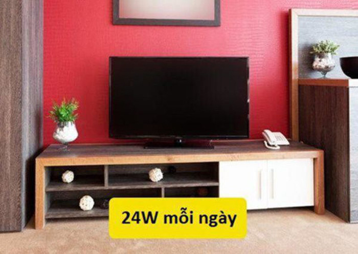 Ngay cả khi ở trong trạng thái không hoạt động chiếc TV được cắm điện cũng khiến gia đình bạn tiêu tốn một khoảng 500.000 đồng tiền điện một năm. Do thói quen dùng nút Power trên điều khiển để tắt tivi, khi đấy bộ điều khiển truyền hình kỹ thuật số vẫn kết nối với nguồn điện sau đó tiếp tục hoạt động ngầm mà không hề tắt hẳn.