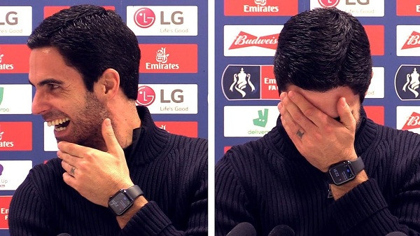 Gần đây nhất, HLV trưởng đội tuyển Arsenal được bắt gặp trên tay chiếc đồng hồ thông minh Apple Watch của Táo khuyết.