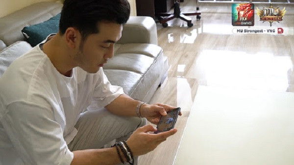 Khi Tân Thiên Long Mobile VNG xuất hiện ở Việt Nam, anh còn được mời hát ca khúc chủ đề cho tựa game đình đám này.