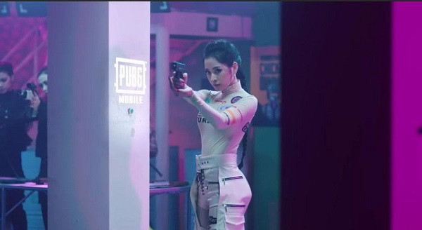 Nữ diễn viên đã từng trở thành đại sứ của PUBG Mobile tham gia PUBG Mobile Club Open 2019 (PMCO 2019) tại Berlin (Đức). Tuy chỉ dừng chân ở Top 9 nhưng Chi Pu đã kịp "trình làng" kỹ năng chơi PUBG cùng nhan sắc ngày càng mặn mà của mình.