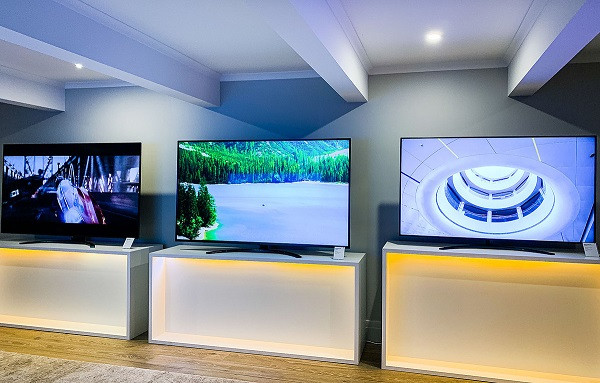 Theo thông tin trên các trang bán hàng online, nhiều dòng TV có kích thước nhỏ - tầm trung như 32, 40 inch đã giảm 40-50%, xuống mức dưới 4 triệu đồng.