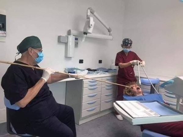 Các nha sĩ làm việc thế này liệu có hiệu quả?