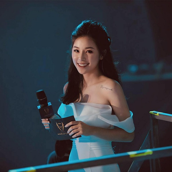 Với lối dẫn cuốn hút, thông minh, nhan sắc xinh đẹp, Minh Anh nhanh chóng "chiếm trọn" cảm tình của cộng đồng game thủ khi đảm nhiệm vai trò MC trong các chương trình game lớn như Đấu trường danh vọng 2019, eSports TV,...