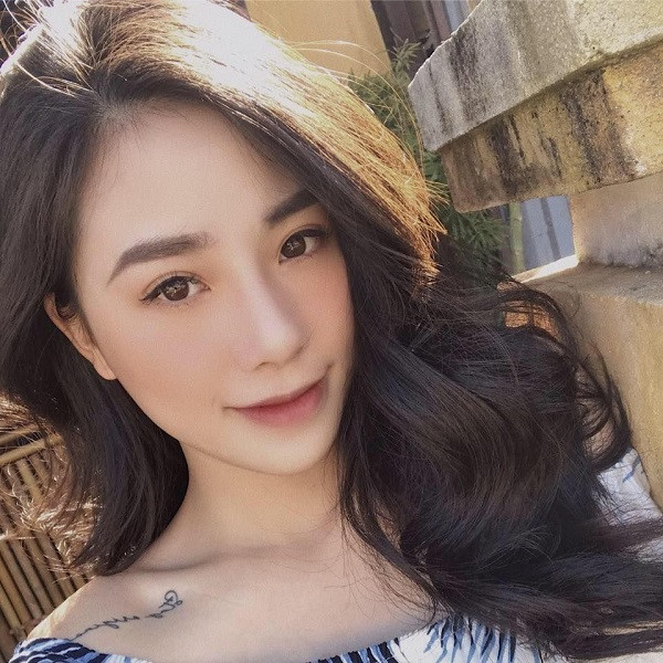 Sở hữu nhan sắc xinh đẹp, phong thái tự tin, cô sinh viên trường Báo Nguyễn Minh Anh (SN 1998) đang là một trong những bóng hồng tạo được nhiều dấu ấn trong làng game Việt.