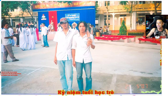 Anh chàng này cũng đã từng khoe ảnh thời học sinh của mình trông cực hài hước.