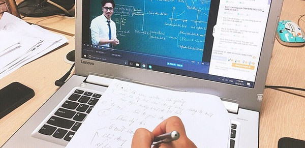 Những ứng dụng học online, mạng xã hội phát huy tác dụng tối đa, giúp các thầy cô duy trì việc giảng dạy và học sinh không bị chậm kiến thức.