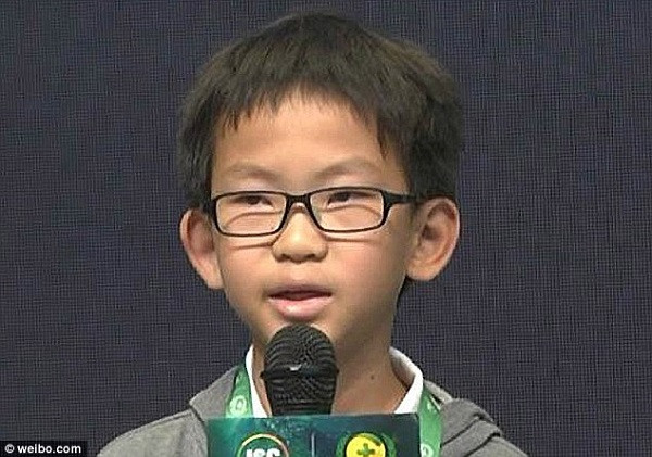 13 tuổi, trong khi không ít các cô bé cậu bé phải vắt óc suy nghĩ cách để tránh phải làm bài tập về nhà thì Wang Zhengyan lại tự nhủ rằng tại sao không hack hệ thống trực tuyến của trường và lấy những câu trả lời ngay trên đó? Và rồi, những ý tưởng đó không chỉ dừng lại ở trong đầu mà đã được Wang Zhengyan hiện thực hóa bằng một vài thao tác đơn giản.