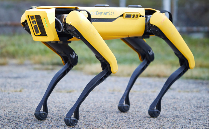 Nó nằm trong đợt thử nghiệm kéo dài 2 tuần và tham gia cùng những robot khác để giám sát các không gian xanh tại Singapore trong thời gian phong tỏa toàn quốc.