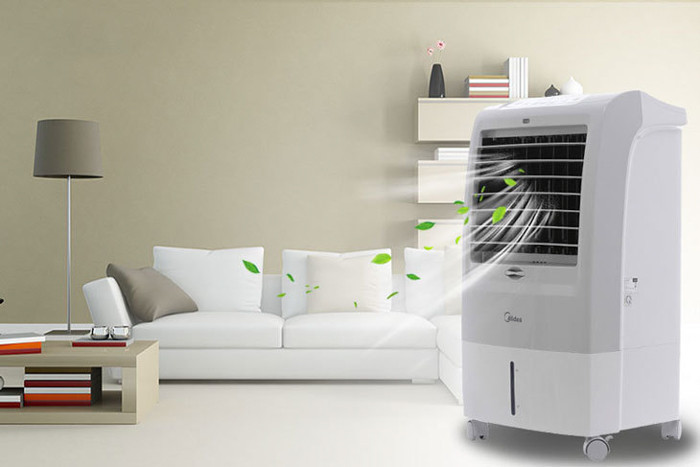 Người tiêu dùng cho rằng quạt điều hòa khá bất tiện khi không thể tăng giảm được nhiệt độ như máy điều hòa do quạt phụ thuộc rất nhiều vào môi trường như độ ẩm không khí, nhiệt độ. Độ ẩm không khí càng cao, khả năng làm mát càng thấp.