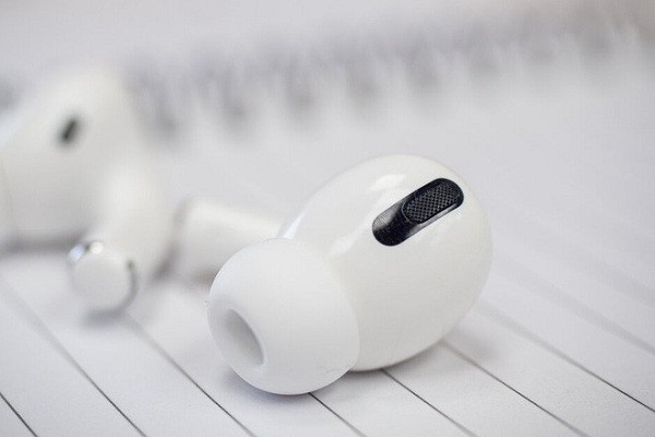 Báo cáo của nhà phân tích cho biết, chiếc tai nghe này vẫn sẽ giữ thiết kế in-ear và cũng sẽ được nâng cấp chip xử lý âm thanh.