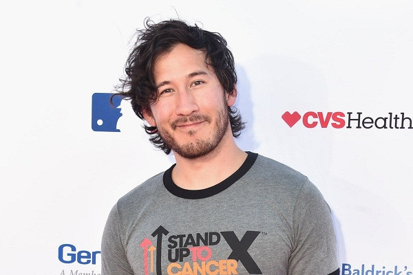 Kênh Markiplier của Mark Fischbach chủ yếu đăng các video Let’s Play – thể loại game kinh dị và sinh tồn. Hiện kênh này có 26 triệu người đăng ký và hơn 13,3 tỷ lượt xem.