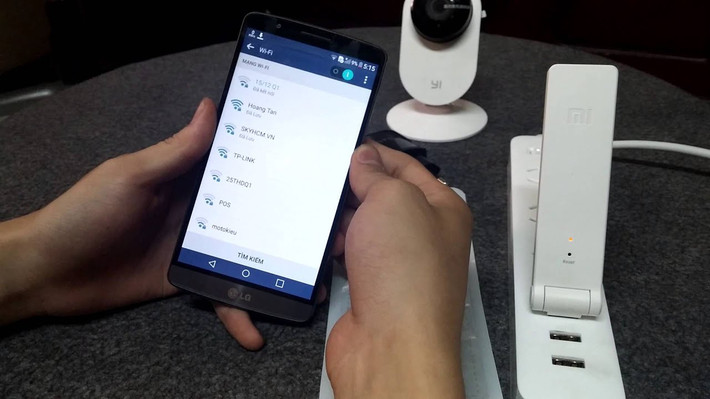 Kích sóng wifi còn được gọi một cách khác là bộ khuếch đại sóng wifi, nhờ thiết bị này sẽ giúp cho bạn có thể bắt được sóng wifi ở khoảng cách rất xa so với trước đây.