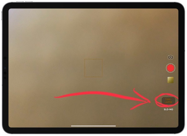 Bước 1: Mở ứng dụng Camera (Máy ảnh) trên iPad. Cách nhanh hơn là mở máy ảnh từ màn hình khóa bằng cách vuốt sang trái màn hình hoặc vuốt từ dưới lên tìm biểu tượng Camera trên thanh công cụ.