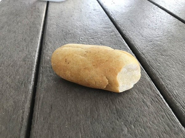 Một phiên bản ''đá trá hình bánh mì'' khác.