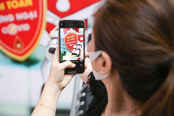 Bộ ba iPhone 11 được nhiều người nổi tiếng lựa chọn sử dụng, đủ thấy độ hot của sản phẩm nhà Táo khuyết. Ra mắt tháng 9/2019, iPhone 11 gây bão khi sở hữu thiết kế hiện đại, sang trọng và hiệu năng cực "xịn".