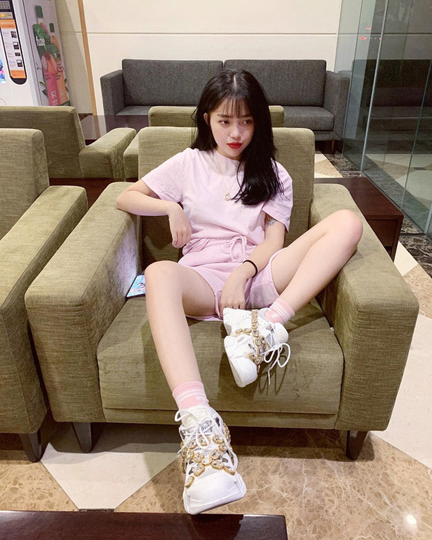 Trong hình ảnh là đôi giày Gucci trị giá 35 triệu đồng của Linh Ngọc Đàm.