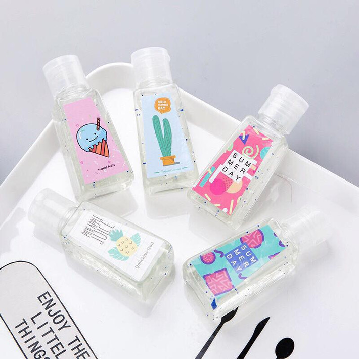 Những mẫu nước rửa tay nhỏ xinh, đáng yêu lại cực kỳ hữu ích, kinh tế hơn hẳn hoa tươi hay socola những dịp lễ như Valentine.