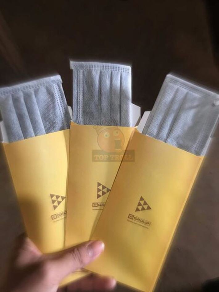 Dịp Tết Nguyên đán 2020 vừa qua, khẩu trang cũng trở thành thứ được nhiều người lì xì cho nhau. Giữa thời buổi khan hiếm thì khấu trang còn quý hơn tiền.