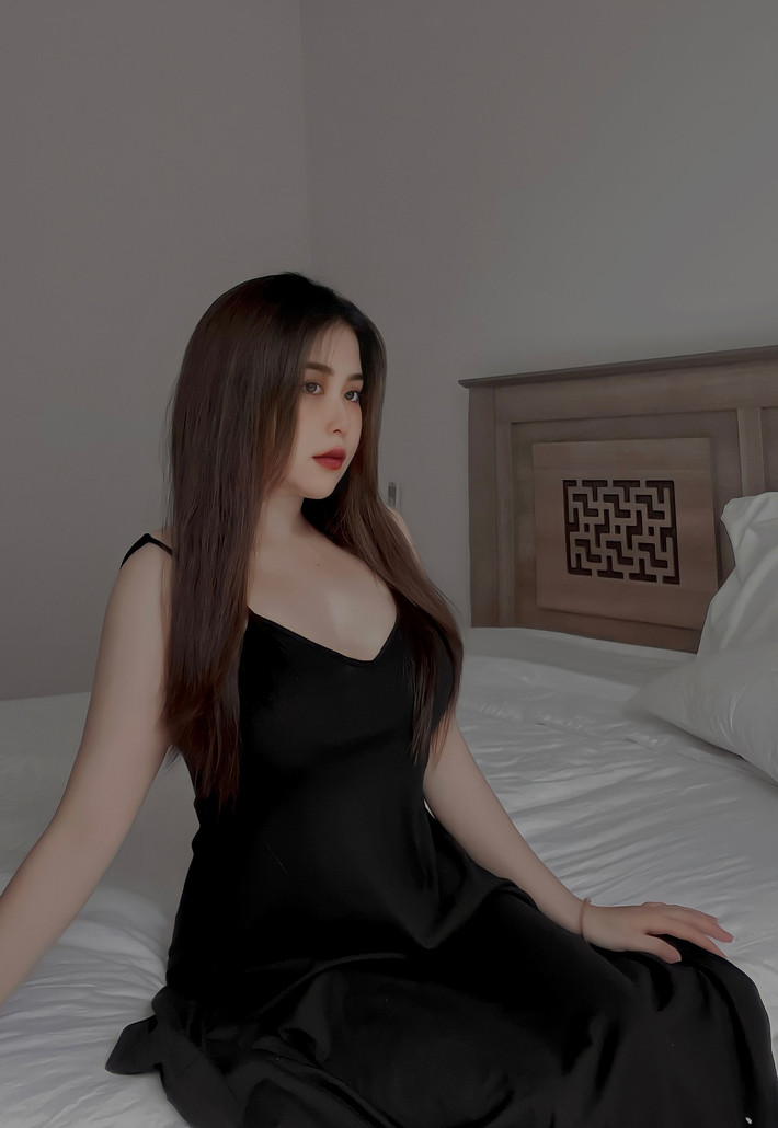 Ngọc Huyền thường được cư dân mạng gọi là hot girl chubby, nhờ hình thể mũm mĩm mà đầy gợi cảm.