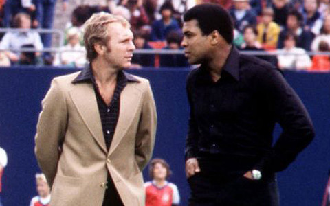Bobby Moore là cái tên thứ 3 trong số 4 cầu thủ Anh vĩ đại nhất từng tới giải vô địch Bắc Mỹ ở cuối thập kỷ 70 là thủ quân ĐT Anh lên ngôi vô địch World Cup năm 1966. Moore ra sân 24 lần trong màu áo San Antonio, trước khi chuyển sang Seattle và chỉ thi đấu 7 trận.