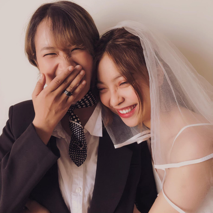 Tuy nhiên, hiện tại Nhật Lê hoàn toàn trung thành với phong cách khoẻ khoắn, cô nàng nhiều lần khoe hình đi xe phân khối lớn, offline hội xe khiến nhiều người trầm trồ.