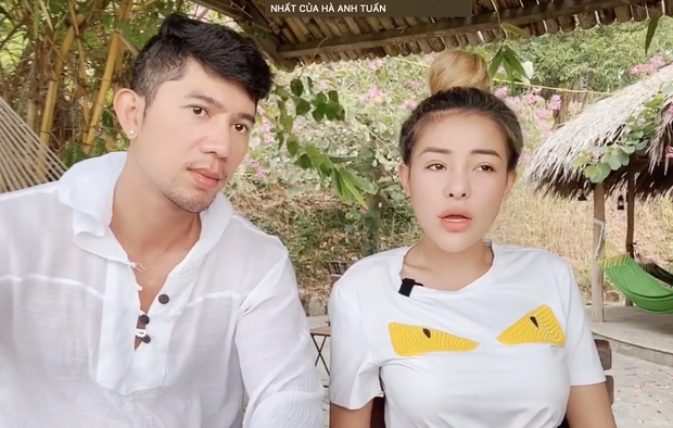 Trước đó, vào tháng 12, Ngân 98 lộ clip 18+. Giải thích cho việc này, hot girl Bình Định cho biết cô nàng bị lấy trộm điện thoại, trong đó có nhiều nội dung 18+ với bạn trai. Dù liên tục nhận được tin nhắn tống tiền, đe doạ nhưng cô nhất định không tiếp tay cho kẻ xấu nên mới dẫn tới sự việc clip nóng bị lan truyền trên mạng xã hội.