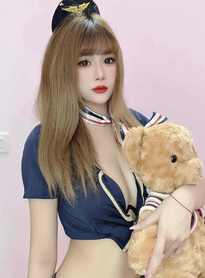 Được biết, Quỳnh Nga sinh năm 2001, quê ở Bắc Giang, bước chân vào nghề vũ công khoảng hơn 2 năm.