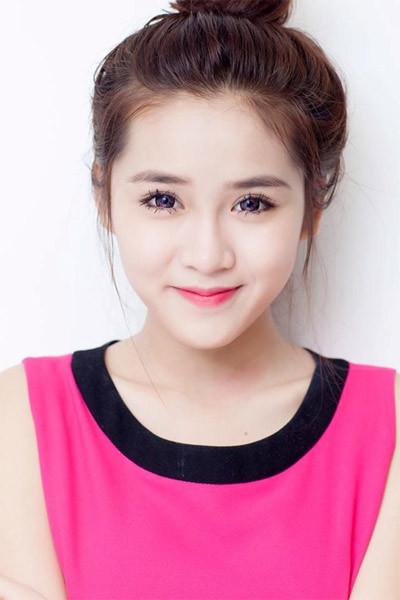 Đôi mắt biết nói này khiến những shoot hình ngọt như kẹo của cô khiến cư dân mạng phải liêu xiêu.