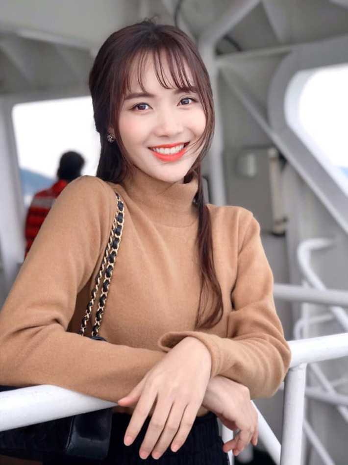 Nhờ đoạn clip hát trên xe buýt, Jang Mi thu hút được sự quan tâm của cộng đồng mạng khi sở hữu ngoại hình xinh đẹp cùng giọng hát Bolero ngọt ngào. Nhờ đó, cô nàng được ưu ái đặt cho cái tên "Thánh nữ Bolero".