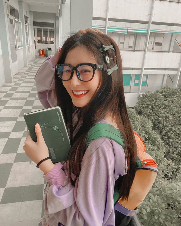 Bên cạnh nổi tiếng về nhan sắc xinh đẹp, Võ Ngọc Trân còn nổi lên nhờ vào hàng loạt drama khiến cư dân mạng đặt dấu chấm hỏi về nhan sắc thật sự của cô.