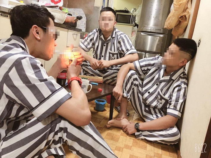 Trước đó, CĐM vô cùng ngán ngẩm với trào lưu mạng thời trang "dị và khó hiểu" của giới trẻ.