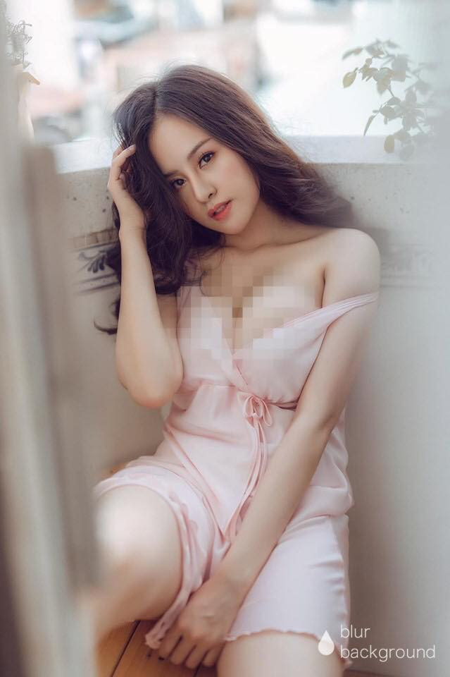 Sau gần 6 năm, Huyền Anh tự nhận mình đã tiết chế hơn trong cách nói chuyện, ăn mặc cũng dần trở nên kín đáo. Tuy nhiên những hình ảnh của cô trong quá khứ vẫn nhận về nhiều ý kiến trái chiều từ cư dân mạng.